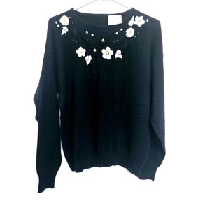 Vintage Hand Embroidered M/L Angora & Lambs wool  blend Pullover Knit Sweater